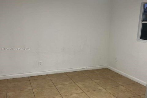 Снять в аренду виллу или дом в Майами, Флорида 3 спальни, 63.17м2, № 1989121 - фото 11