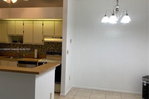 Appartement à louer à Tamarac, Floride: 2 chambres, 76.83 m2 № 1926040 - photo 6