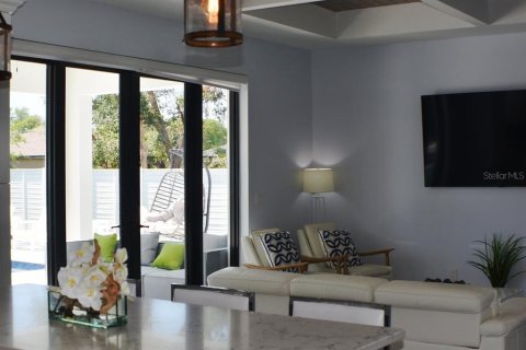 Villa ou maison à louer à Cape Coral, Floride: 3 chambres, 171.22 m2 № 1639619 - photo 2