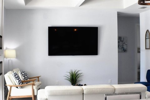 Villa ou maison à louer à Cape Coral, Floride: 3 chambres, 171.22 m2 № 1639619 - photo 3