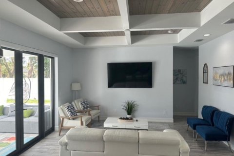 Villa ou maison à louer à Cape Coral, Floride: 3 chambres, 171.22 m2 № 1639619 - photo 4