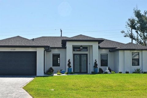 Villa ou maison à louer à Cape Coral, Floride: 3 chambres, 171.22 m2 № 1639619 - photo 1