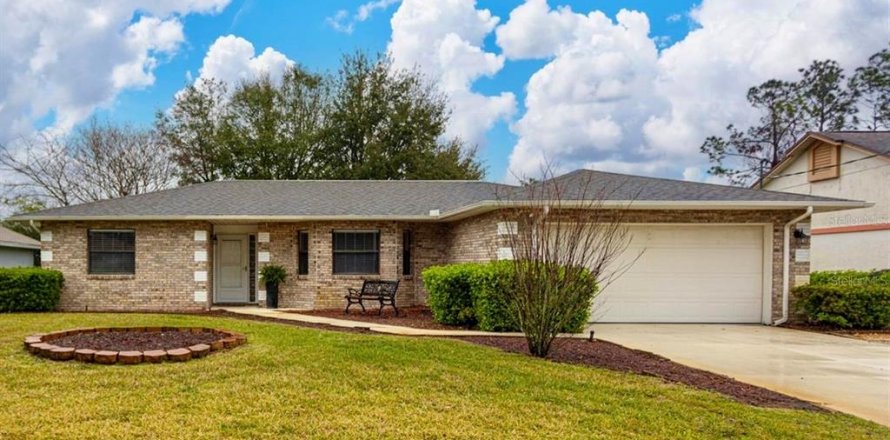 House in Palm Coast, Florida 3 bedrooms, 154.96 sq.m. № 1514024