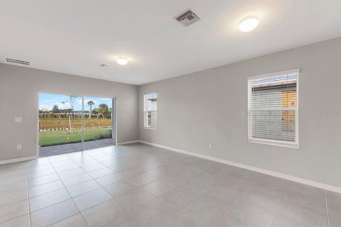 House in North Fort Myers, Florida 3 bedrooms, 132.57 sq.m. № 2231036 - photo 8