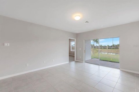 House in North Fort Myers, Florida 3 bedrooms, 132.57 sq.m. № 2231036 - photo 9