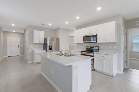 House in North Fort Myers, Florida 3 bedrooms, 132.57 sq.m. № 2231036 - photo 5