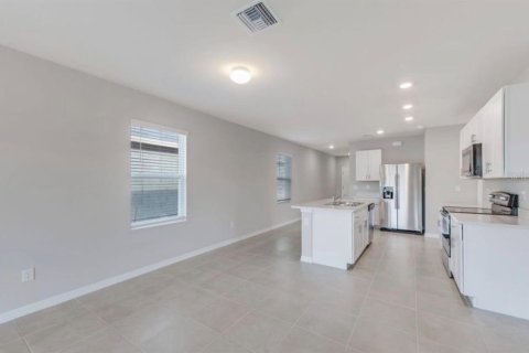 House in North Fort Myers, Florida 3 bedrooms, 132.57 sq.m. № 2231036 - photo 7