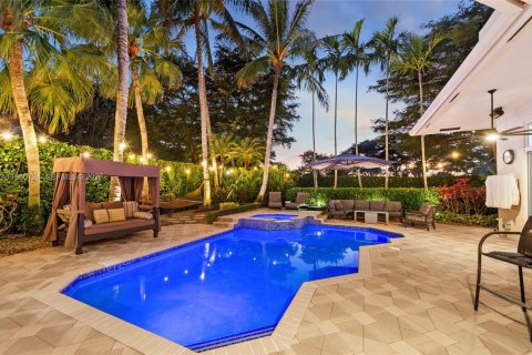 Casa en Weston, Florida 6 dormitorios, 417.78 m2 № 2038323