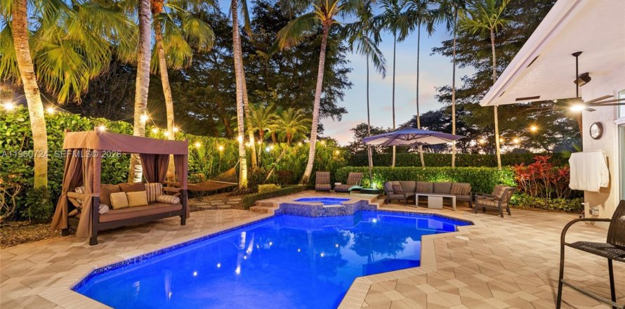 Casa en Weston, Florida 6 dormitorios, 417.78 m2 № 2038323