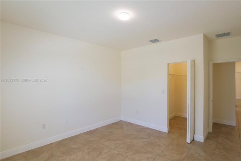 House in Palmetto Bay, Florida 5 bedrooms, 244.61 sq.m. № 2153852 - photo 14