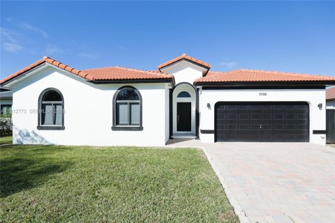 House in Palmetto Bay, Florida 5 bedrooms, 244.61 sq.m. № 2153852