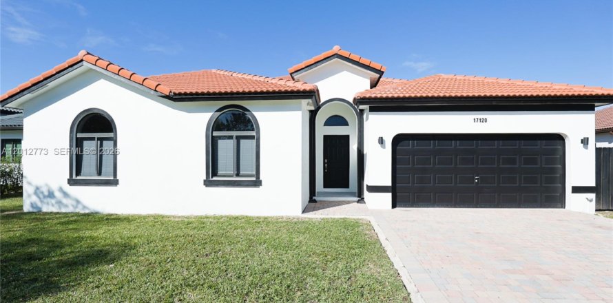 House in Palmetto Bay, Florida 5 bedrooms, 244.61 sq.m. № 2153852