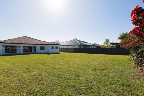 House in Palmetto Bay, Florida 5 bedrooms, 244.61 sq.m. № 2153852 - photo 24