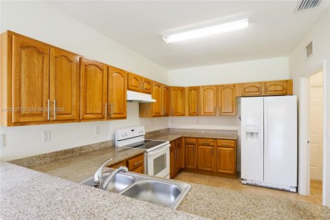 House in Palmetto Bay, Florida 5 bedrooms, 244.61 sq.m. № 2153852 - photo 5