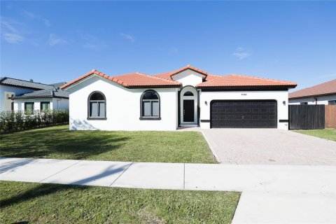 House in Palmetto Bay, Florida 5 bedrooms, 244.61 sq.m. № 2153852 - photo 27