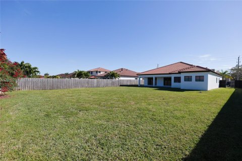 House in Palmetto Bay, Florida 5 bedrooms, 244.61 sq.m. № 2153852 - photo 25