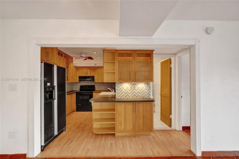 Condo in Miami, Florida, 2 bedrooms  № 2075033 - photo 4
