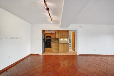 Condo in Miami, Florida, 2 bedrooms  № 2075033 - photo 3