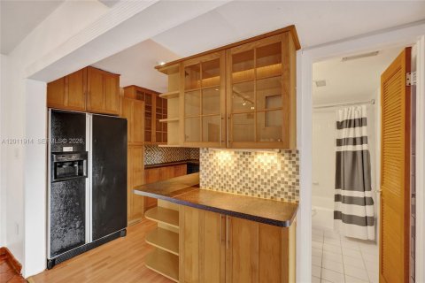 Condo in Miami, Florida, 2 bedrooms  № 2075033 - photo 5