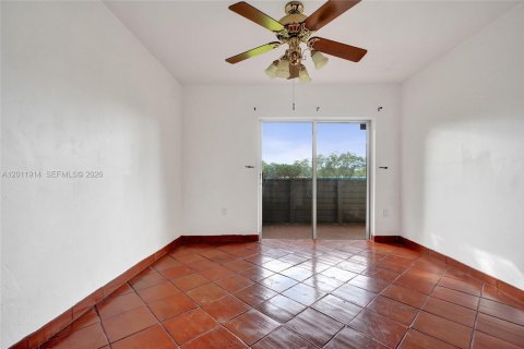 Condo in Miami, Florida, 2 bedrooms  № 2075033 - photo 9