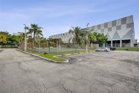 Condo in Miami, Florida, 2 bedrooms  № 2075033 - photo 16