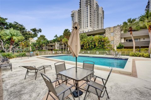 Condo in Miami, Florida, 2 bedrooms  № 2075033 - photo 15
