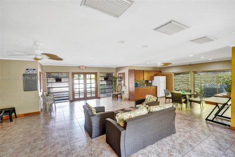 Condo in Miami, Florida, 2 bedrooms  № 2075033 - photo 18
