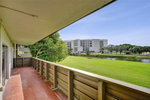 Condo in Miami, Florida, 2 bedrooms  № 2075033 - photo 12