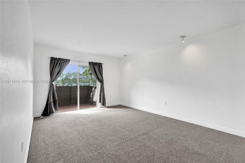 Condo in Miami, Florida, 2 bedrooms  № 2075033 - photo 6