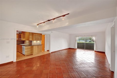 Condo in Miami, Florida, 2 bedrooms № 2075033