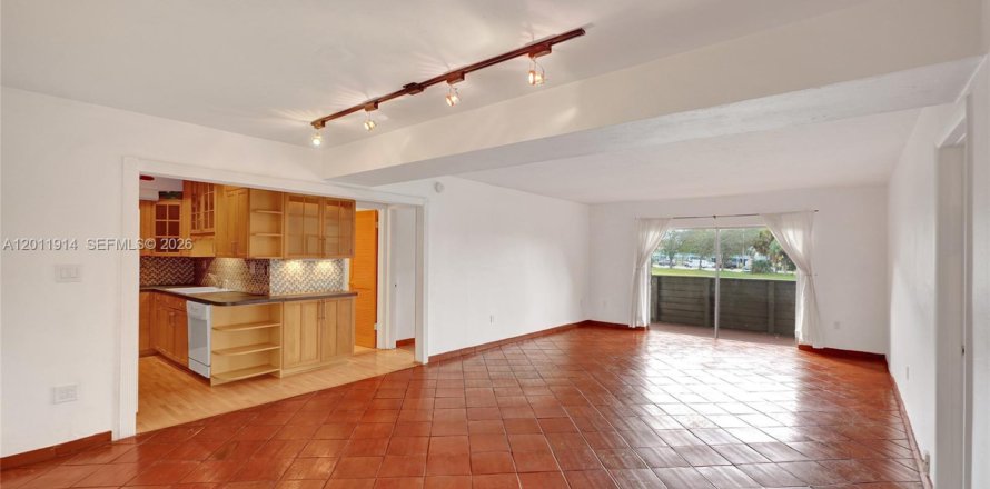 Condo in Miami, Florida, 2 bedrooms  № 2075033
