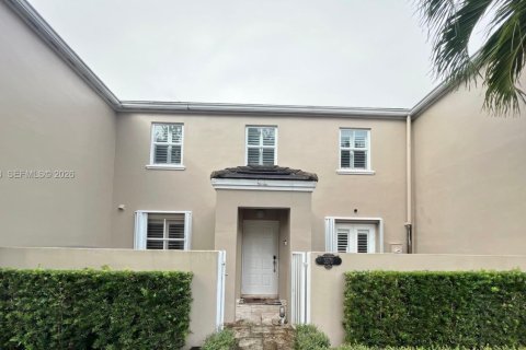 Adosado en Miami, Florida 2 dormitorios, 135.27 m2 № 2049124