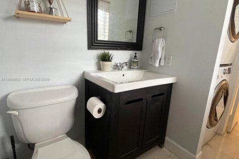 Adosado en alquiler en Miami, Florida, 2 dormitorios, 135.27 m2 № 2049124 - foto 4