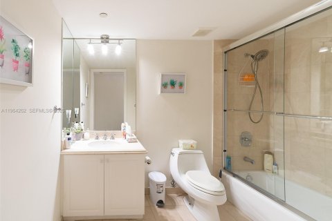 Copropriété à vendre à Surfside, Floride: 2 chambres, 139.35 m2 № 2028040 - photo 9