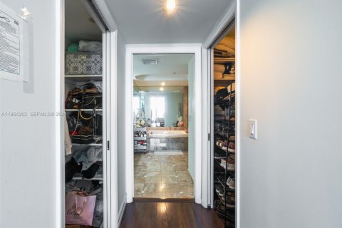 Copropriété à vendre à Surfside, Floride: 2 chambres, 139.35 m2 № 2028040 - photo 10