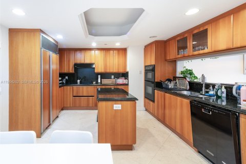 Copropriété à vendre à Surfside, Floride: 2 chambres, 139.35 m2 № 2028040 - photo 6