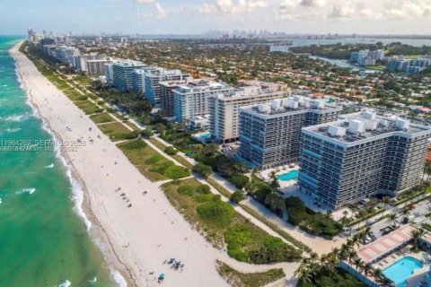 Copropriété à vendre à Surfside, Floride: 2 chambres, 139.35 m2 № 2028040 - photo 13