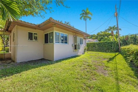 House in Coral Gables, Florida 3 bedrooms, 170.1 sq.m. № 1881951 - photo 28