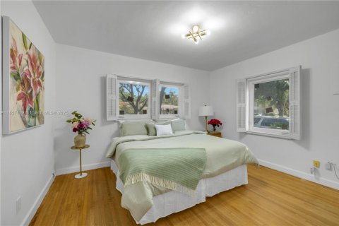 House in Coral Gables, Florida 3 bedrooms, 170.1 sq.m. № 1881951 - photo 10