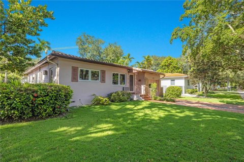 House in Coral Gables, Florida 3 bedrooms, 170.1 sq.m. № 1881951 - photo 29