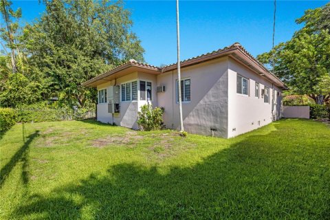 House in Coral Gables, Florida 3 bedrooms, 170.1 sq.m. № 1881951 - photo 30