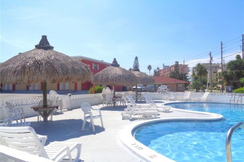 Condo in Saint Petersburg, Florida, 1 bedroom  № 2205929 - photo 5