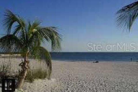 Condo in Saint Petersburg, Florida, 1 bedroom  № 2205929 - photo 4