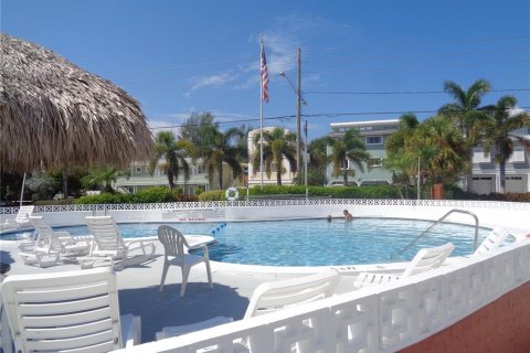 Condo in Saint Petersburg, Florida, 1 bedroom  № 2205929 - photo 24