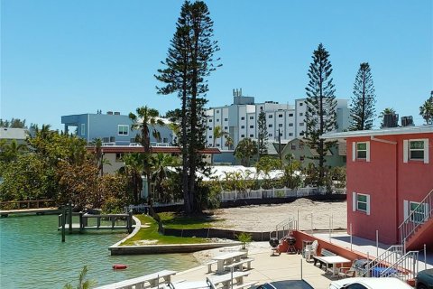 Condo in Saint Petersburg, Florida, 1 bedroom  № 2205929 - photo 6