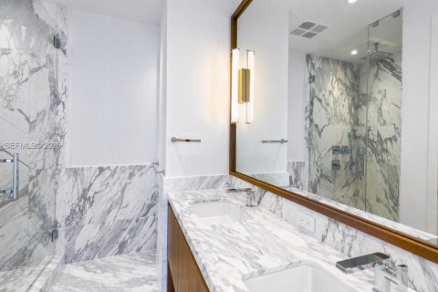 Copropriété à vendre à Miami, Floride: 2 chambres, 102.38 m2 № 2066342 - photo 11