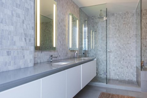 Condo in Miami, Florida, 3 bedrooms  № 1868363 - photo 11