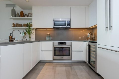 Condo in Miami, Florida, 3 bedrooms  № 1868363 - photo 4