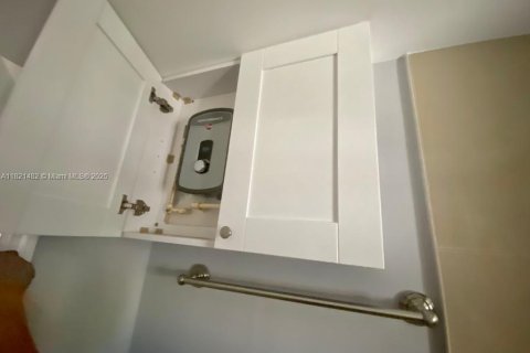 Купить виллу или дом в Норт-Майами-Бич, Флорида 3 спальни, 65.22м2, № 1991976 - фото 7