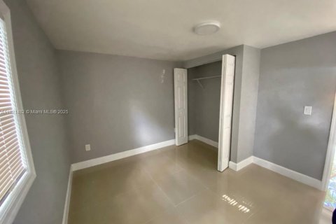 Купить виллу или дом в Норт-Майами-Бич, Флорида 3 спальни, 65.22м2, № 1991976 - фото 16